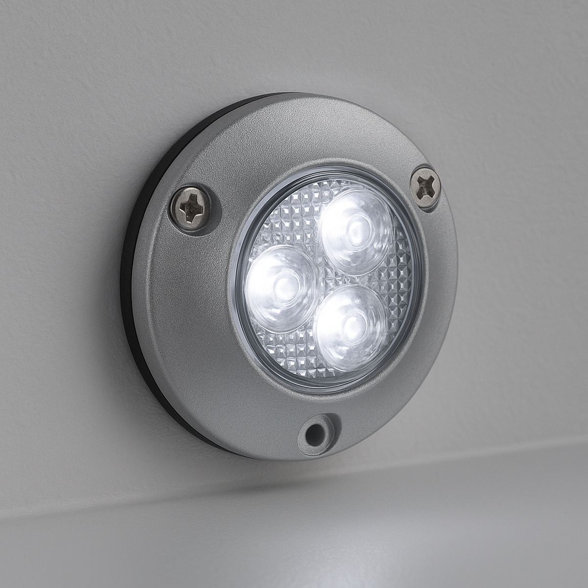 STLLED-233 round LED strobe light mounted on surface – bright white LEDs in triangular layout inside silver aluminum housing with clear lens